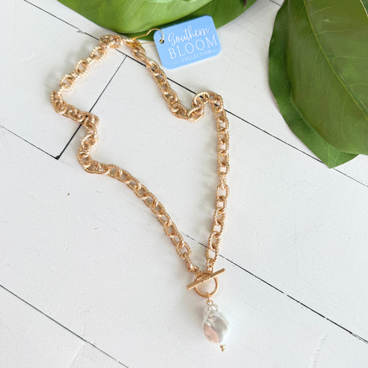 Oyster Bay Toggle Necklace